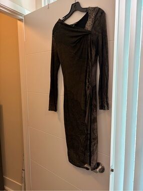 Black Long-Sleeve Bodycon Dress with Subtle Jacquard